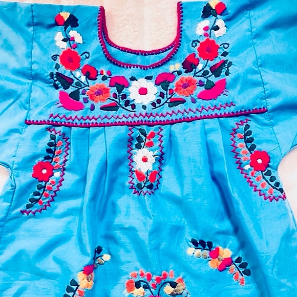 Embroidered handmade Mexican dress - Picture 3 of 9